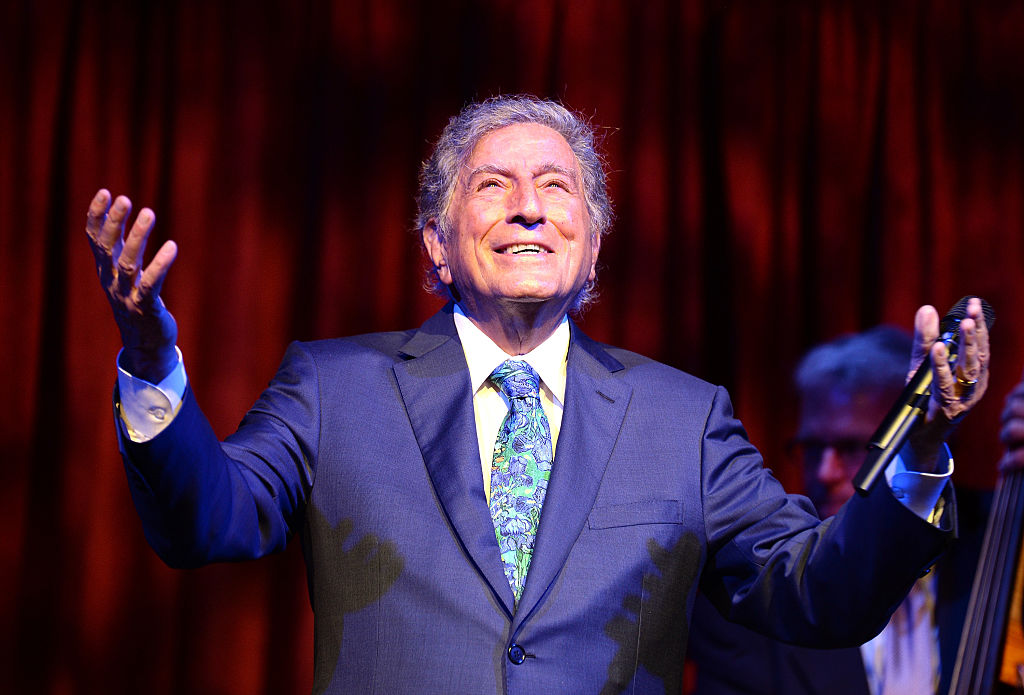 NEW YORK, NY - SEPTEMBER 28:  Tony Bennett performs at the 9th Annual Exploring The Arts Gala found...