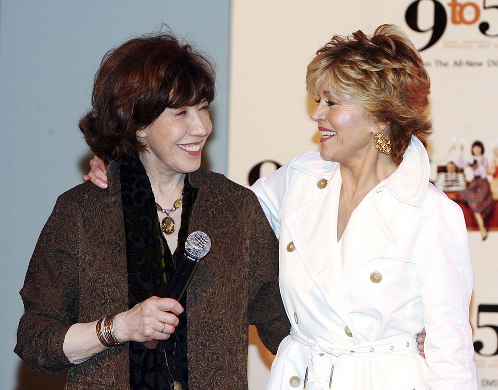 Jane Fonda & Lily Tomlin share how they feel about Jennifer Aniston's '9 To 5' Reboot...